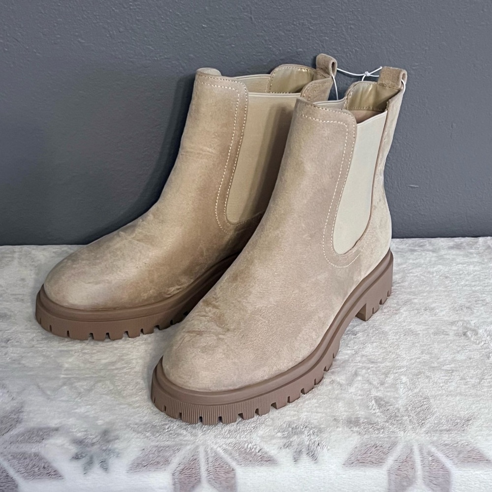 Old Navy Taupe Faux Suede‎ Chelsea Boot Chunky Heel Women’s Size 8.5, NWT - Picture 5 of 12